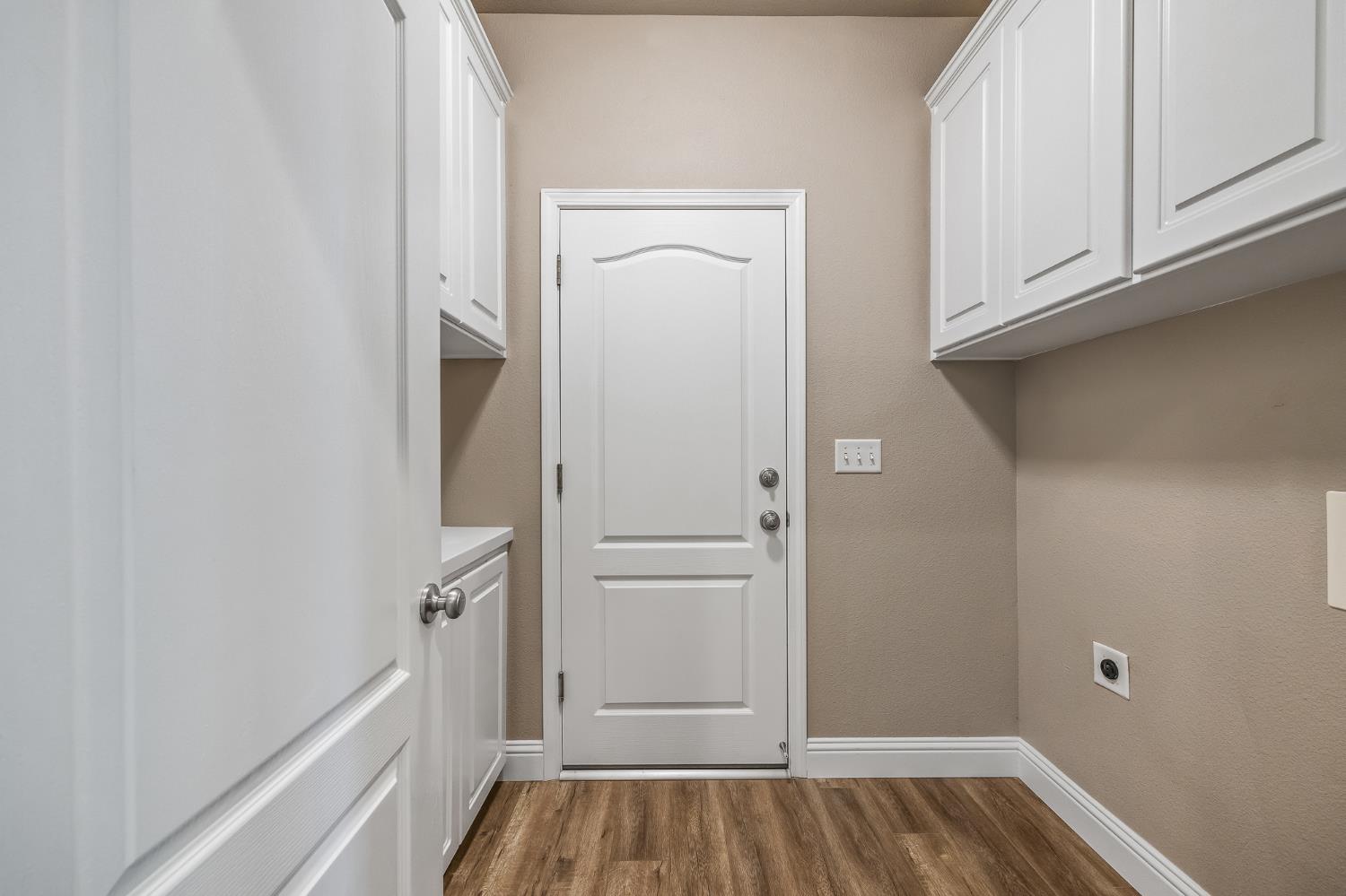 2955 E Pryor Dr, Fresno, CA 93720