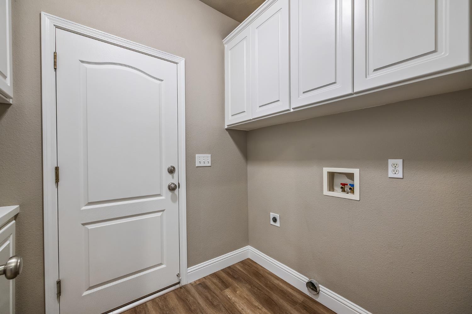 2955 E Pryor Dr, Fresno, CA 93720