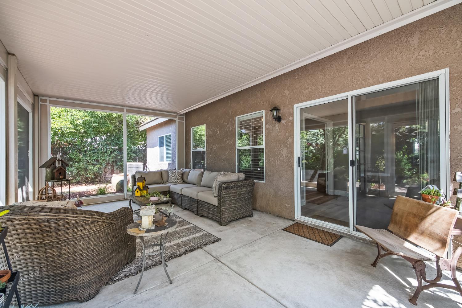 2955 E Pryor Dr, Fresno, CA 93720
