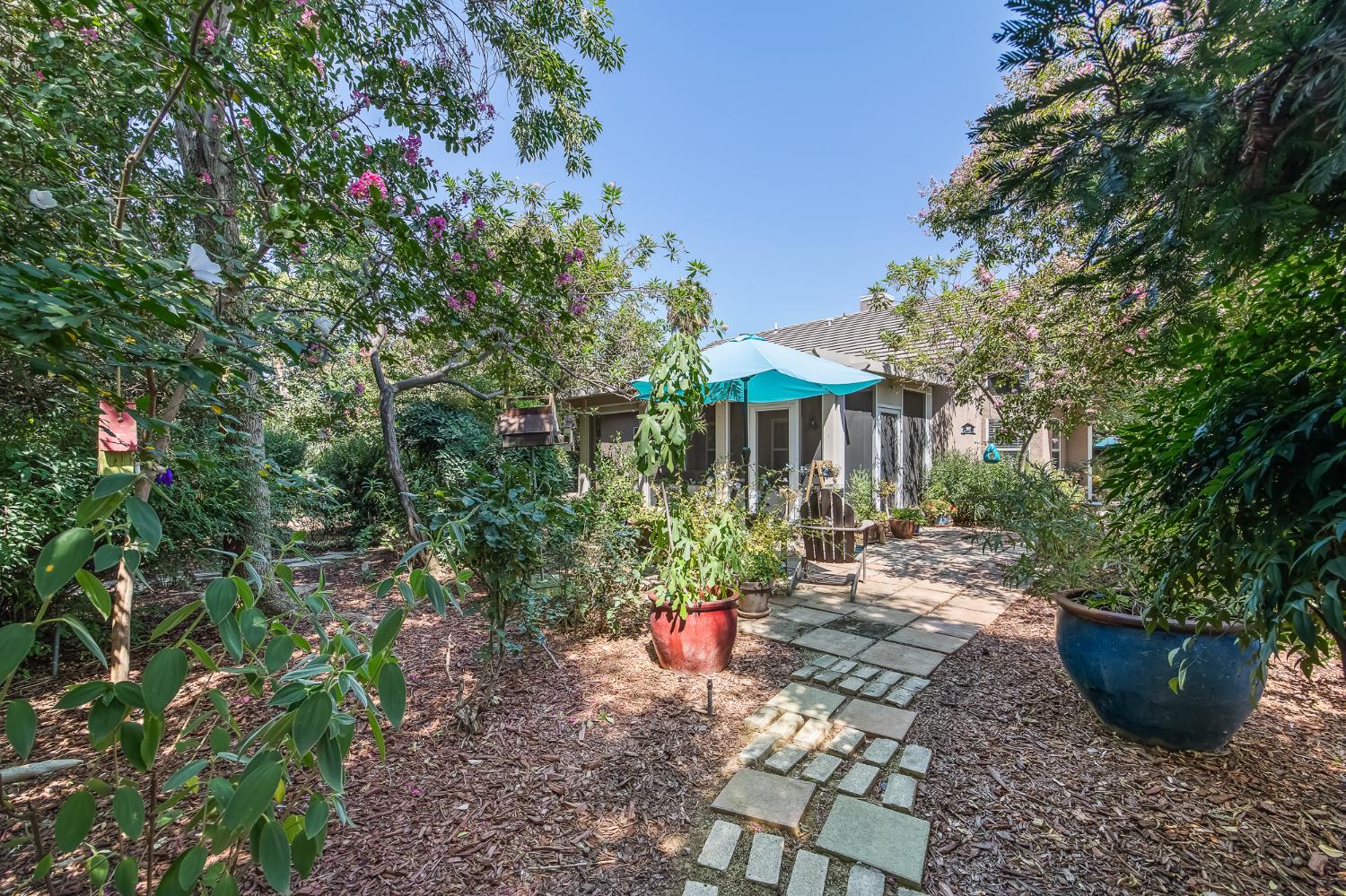 2955 E Pryor Dr, Fresno, CA 93720