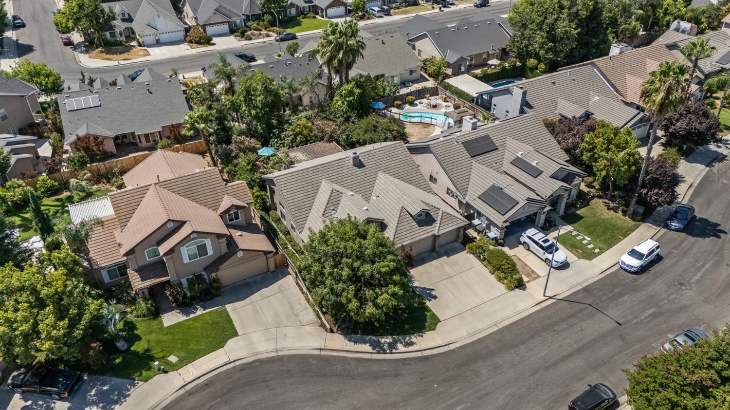 2955 E Pryor Dr, Fresno, CA 93720
