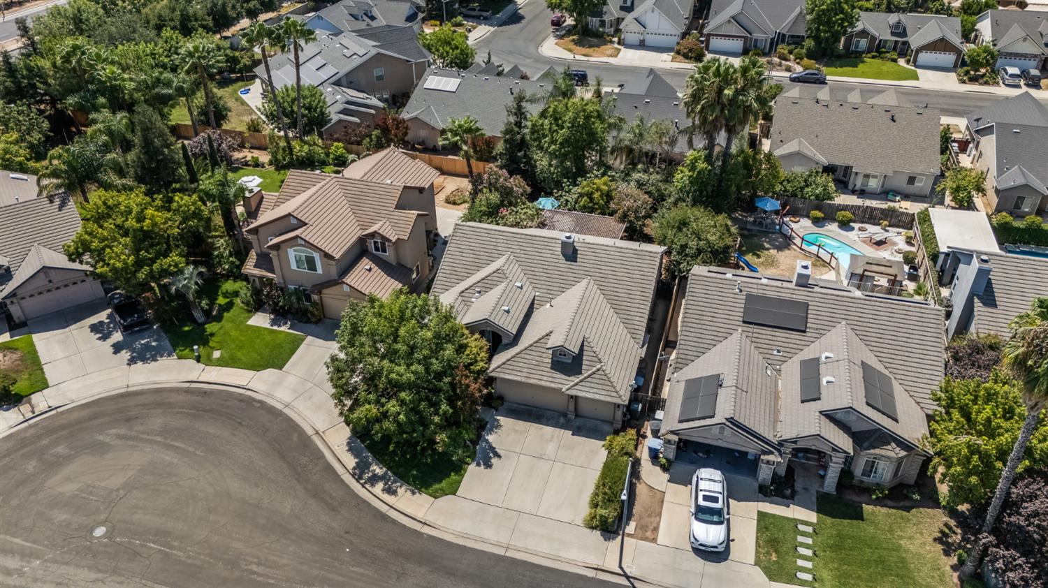 2955 E Pryor Dr, Fresno, CA 93720