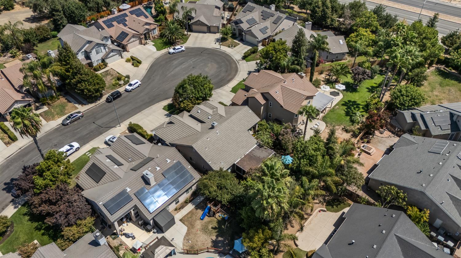 2955 E Pryor Dr, Fresno, CA 93720