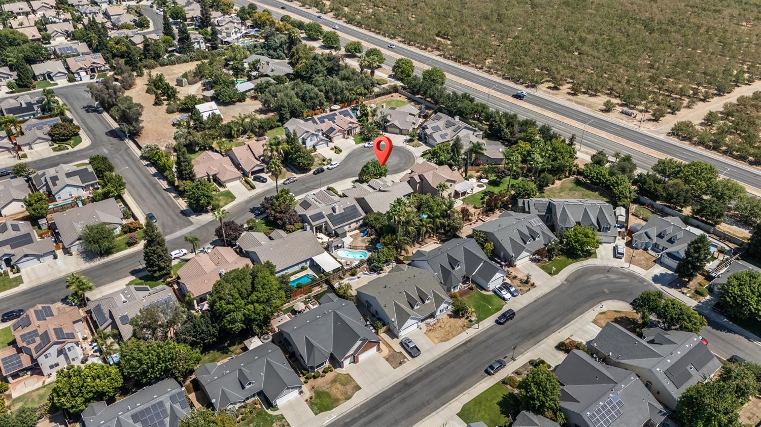 2955 E Pryor Dr, Fresno, CA 93720