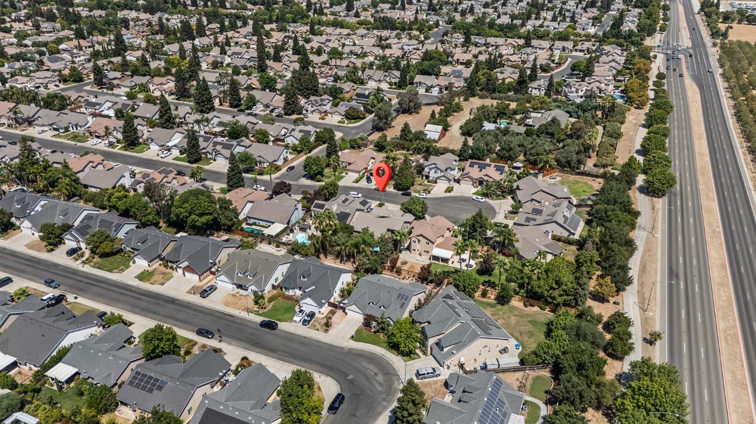 2955 E Pryor Dr, Fresno, CA 93720