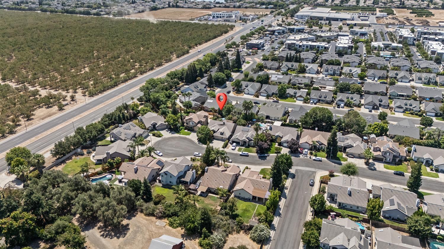 2955 E Pryor Dr, Fresno, CA 93720