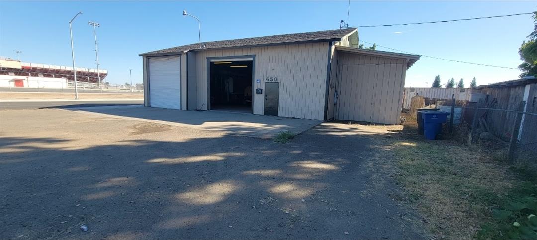 650 S 7th St, Chowchilla, CA 93610