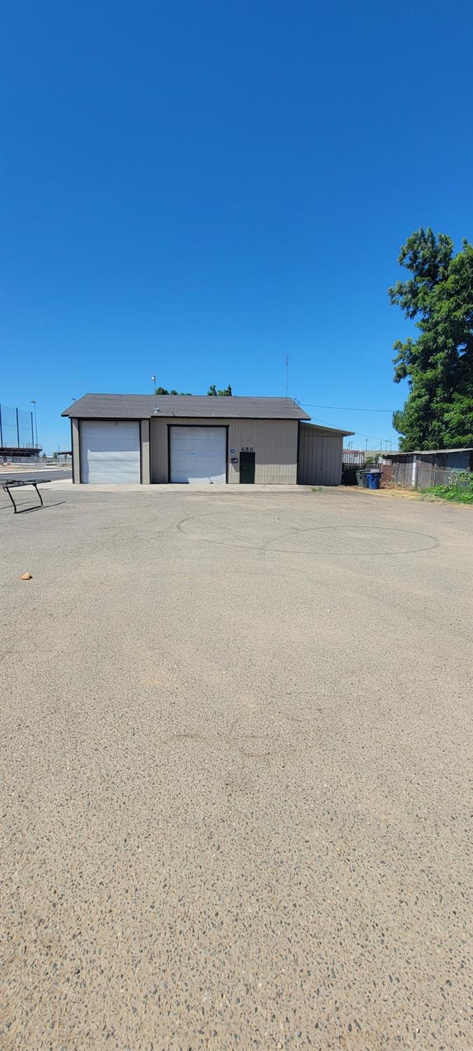 650 S 7th St, Chowchilla, CA 93610