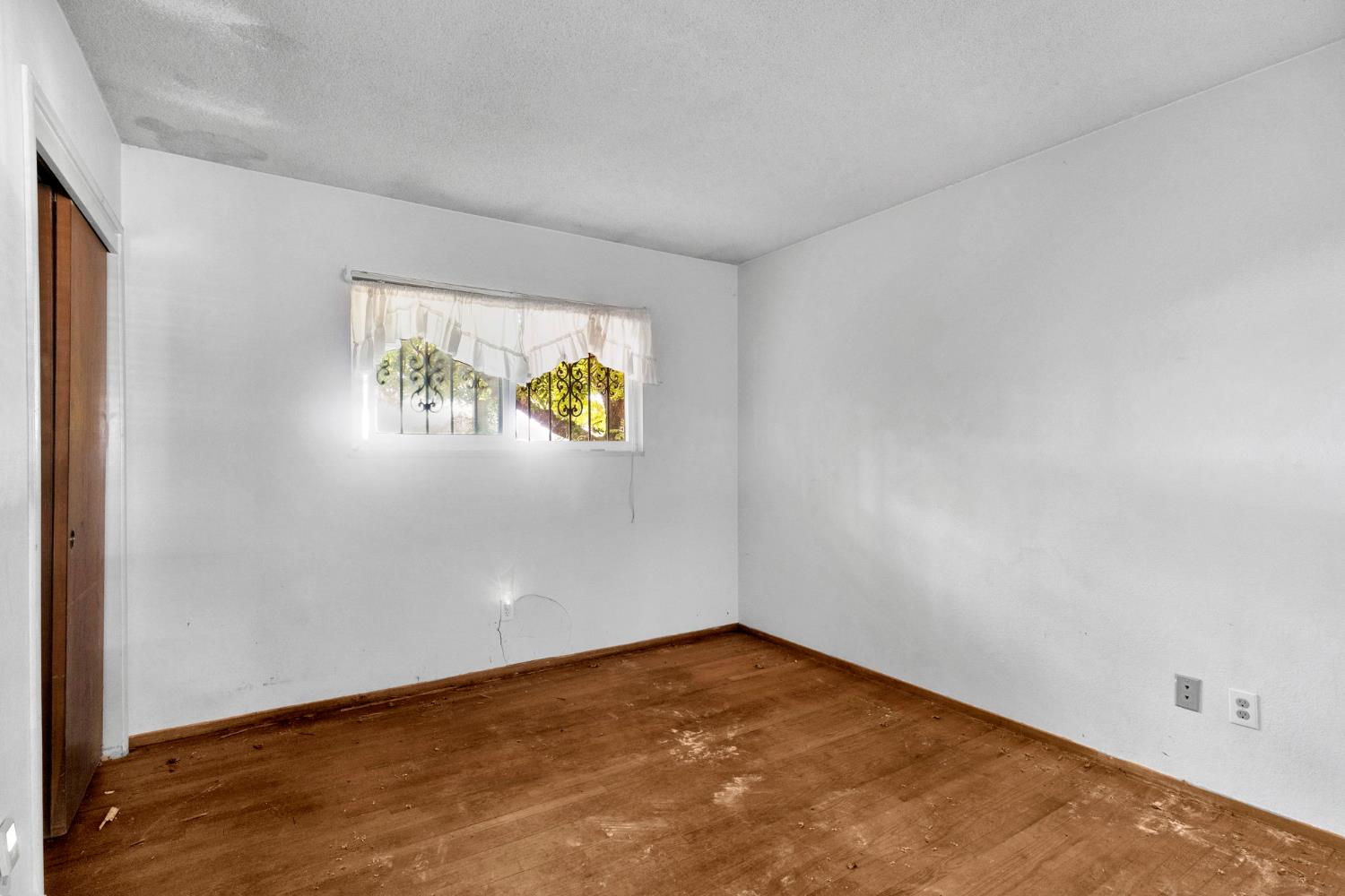5398 E Harvey Ave, Fresno, CA 93727