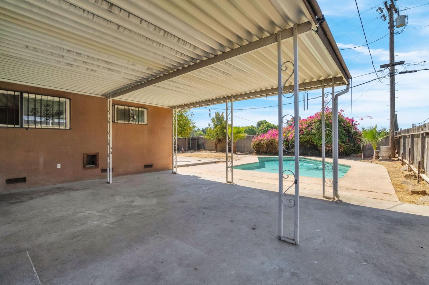 5398 E Harvey Ave, Fresno, CA 93727