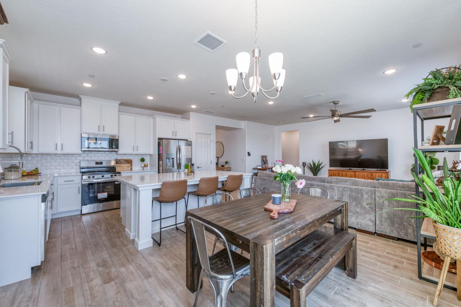 1640 Bloom Ave, Clovis, CA 93619