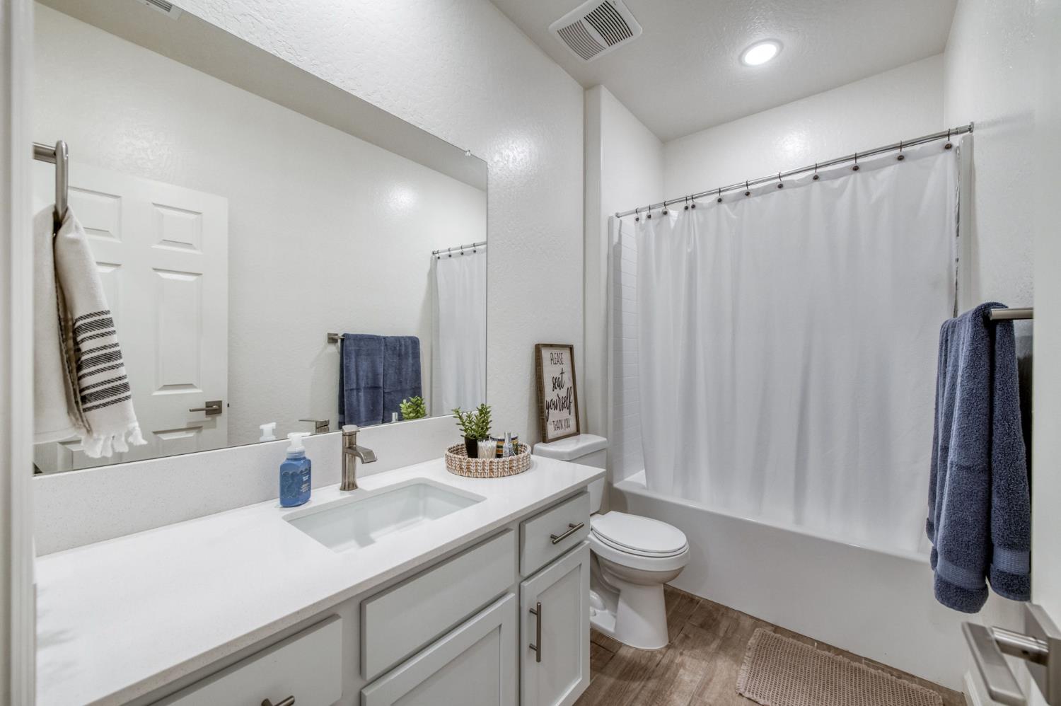 1640 Bloom Ave, Clovis, CA 93619