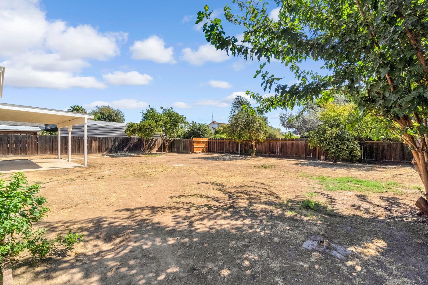 1346 N Eaton Ave, Dinuba, CA 93618