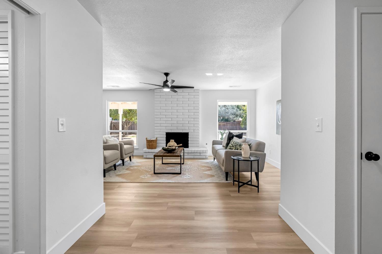 1346 N Eaton Ave, Dinuba, CA 93618