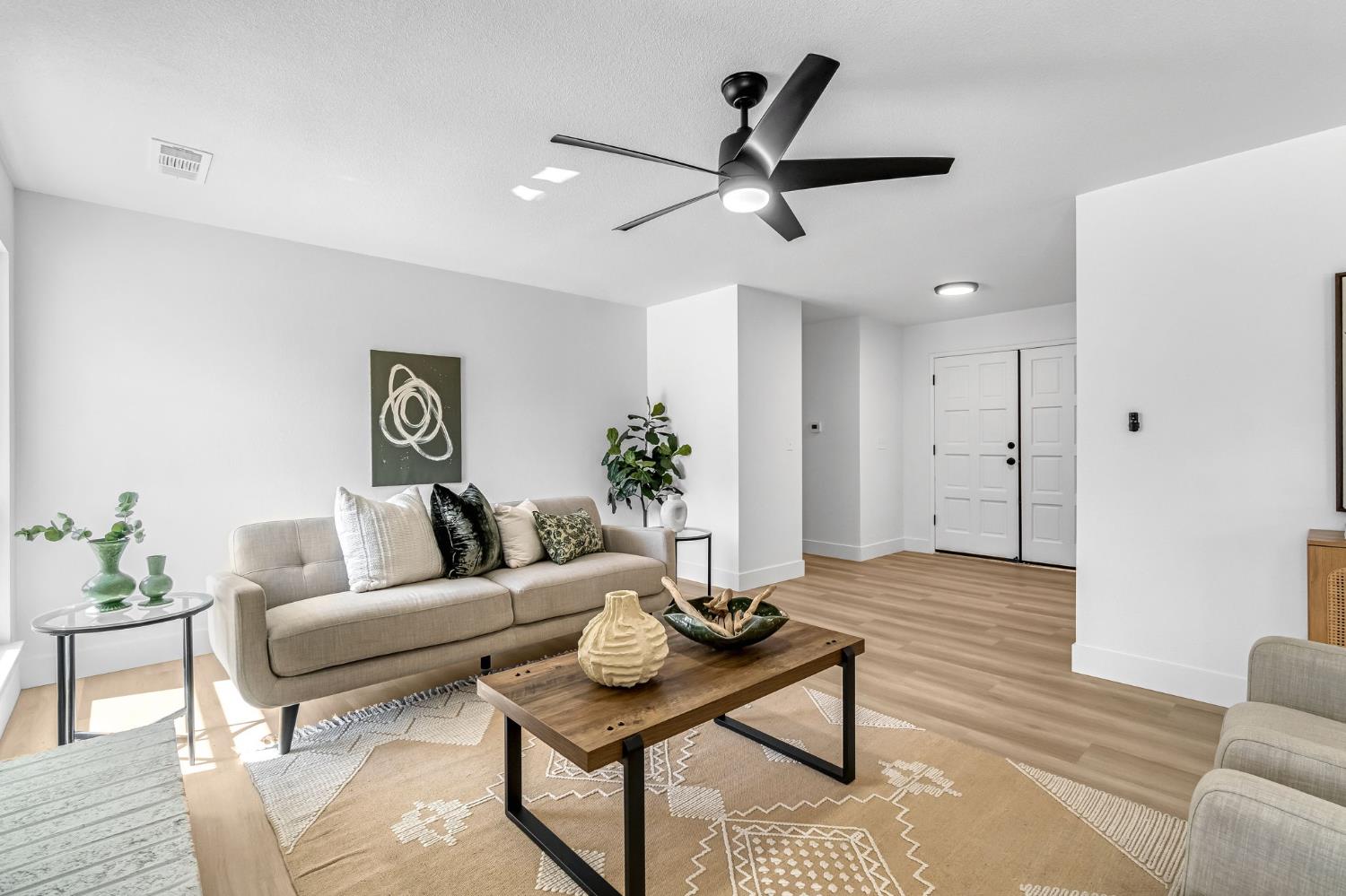 1346 N Eaton Ave, Dinuba, CA 93618