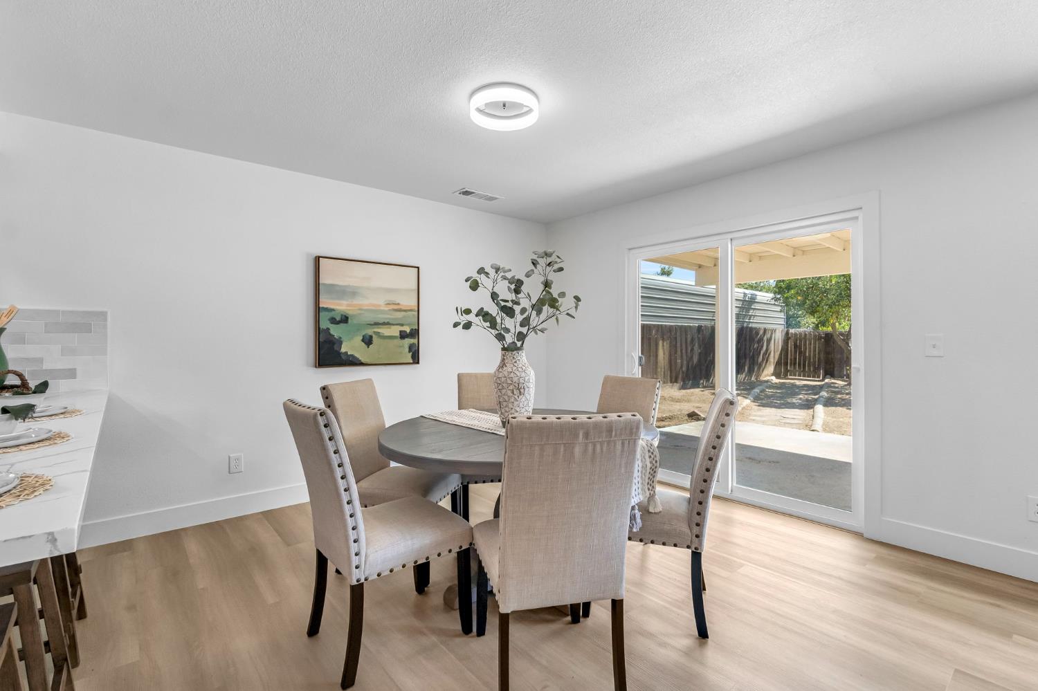 1346 N Eaton Ave, Dinuba, CA 93618