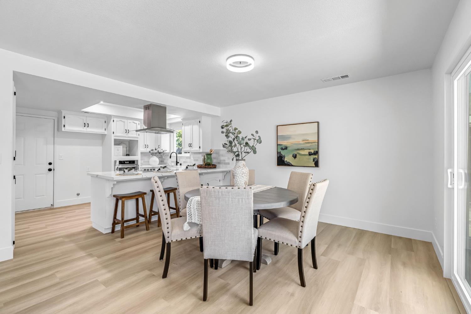 1346 N Eaton Ave, Dinuba, CA 93618