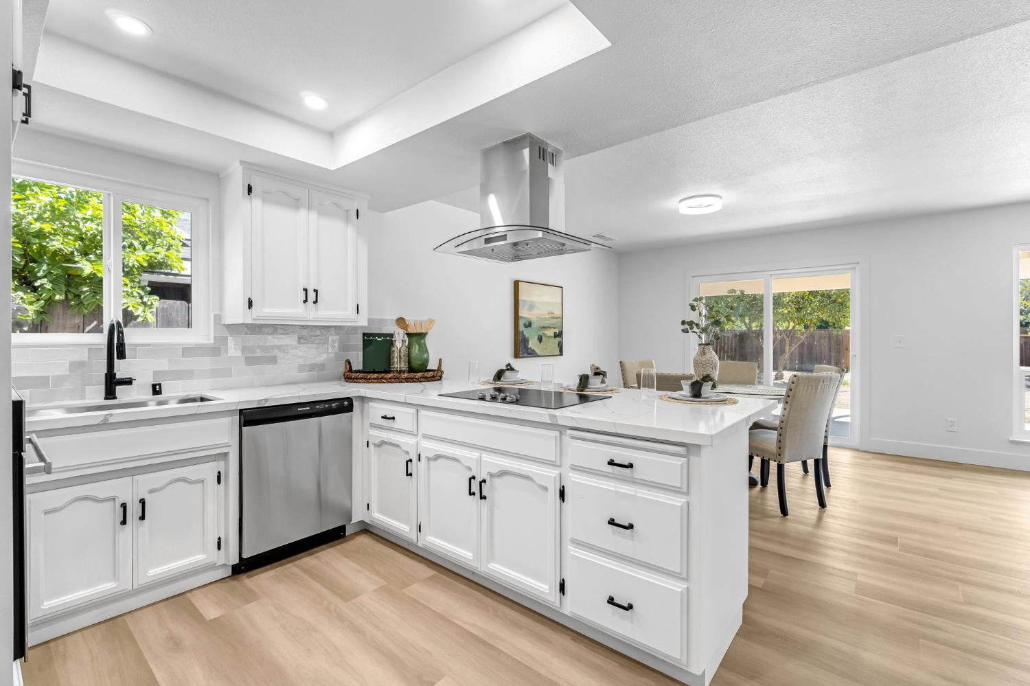 1346 N Eaton Ave, Dinuba, CA 93618