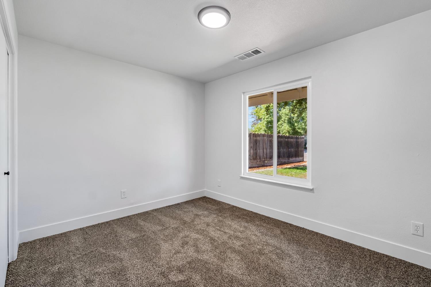 1346 N Eaton Ave, Dinuba, CA 93618
