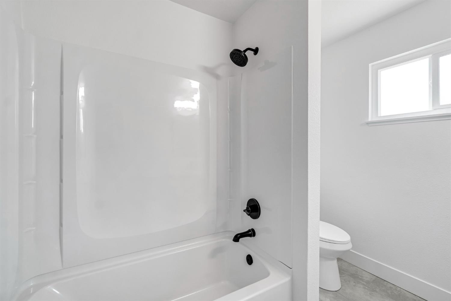 1346 N Eaton Ave, Dinuba, CA 93618