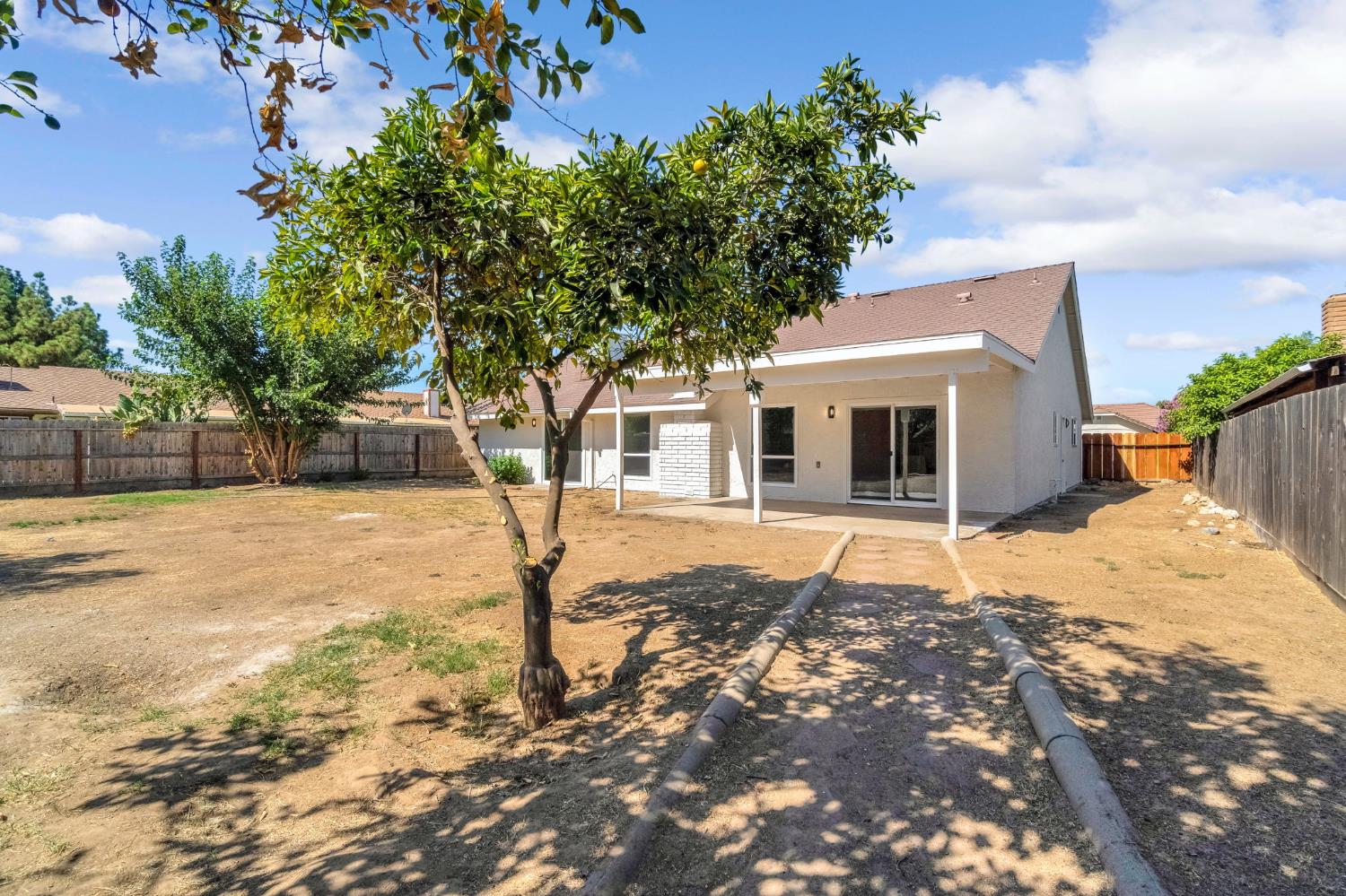 1346 N Eaton Ave, Dinuba, CA 93618