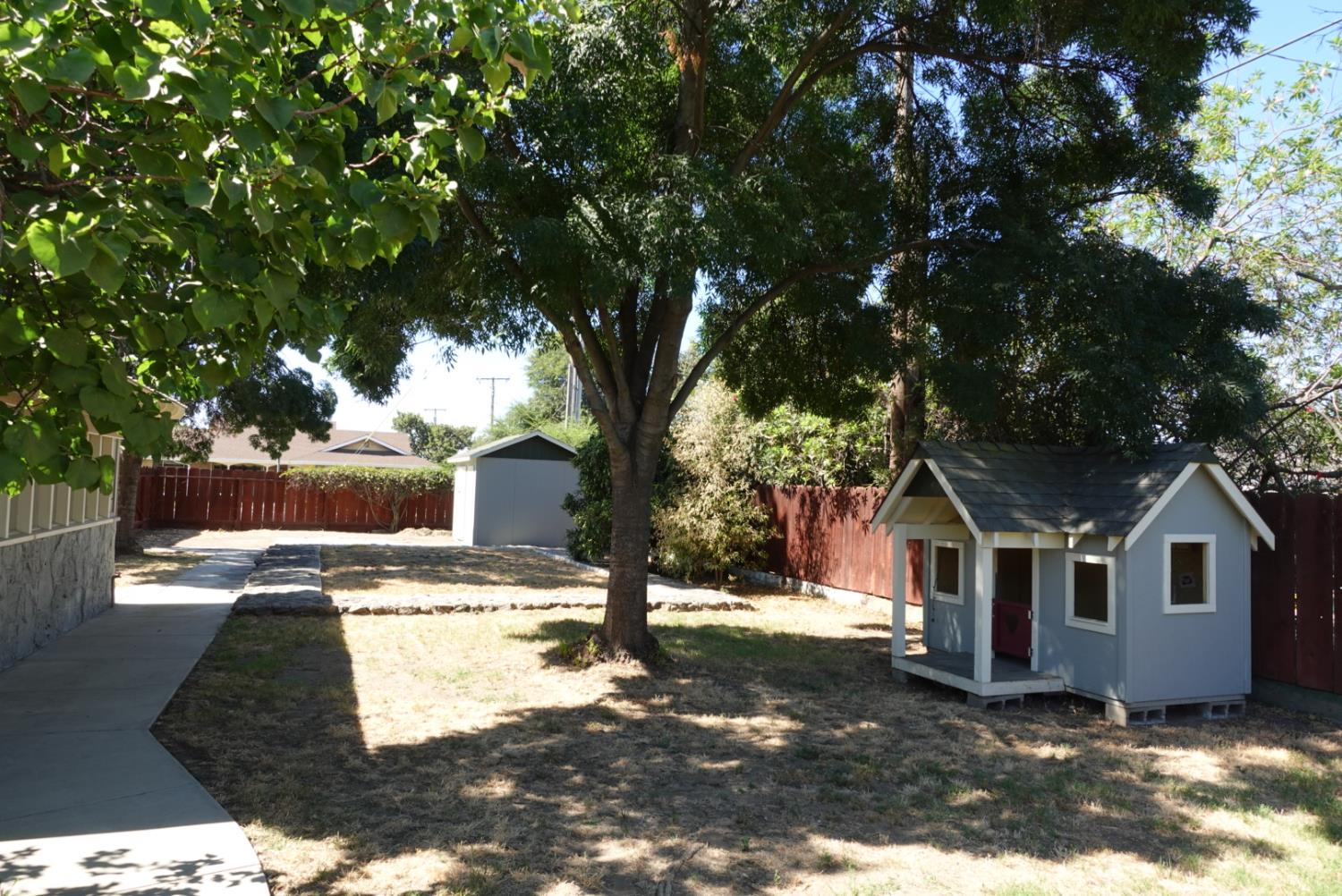 1614 W Morton, Porterville, CA 93257
