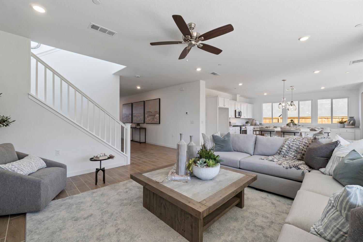 1046 Springtime Ave, Clovis, CA 93619