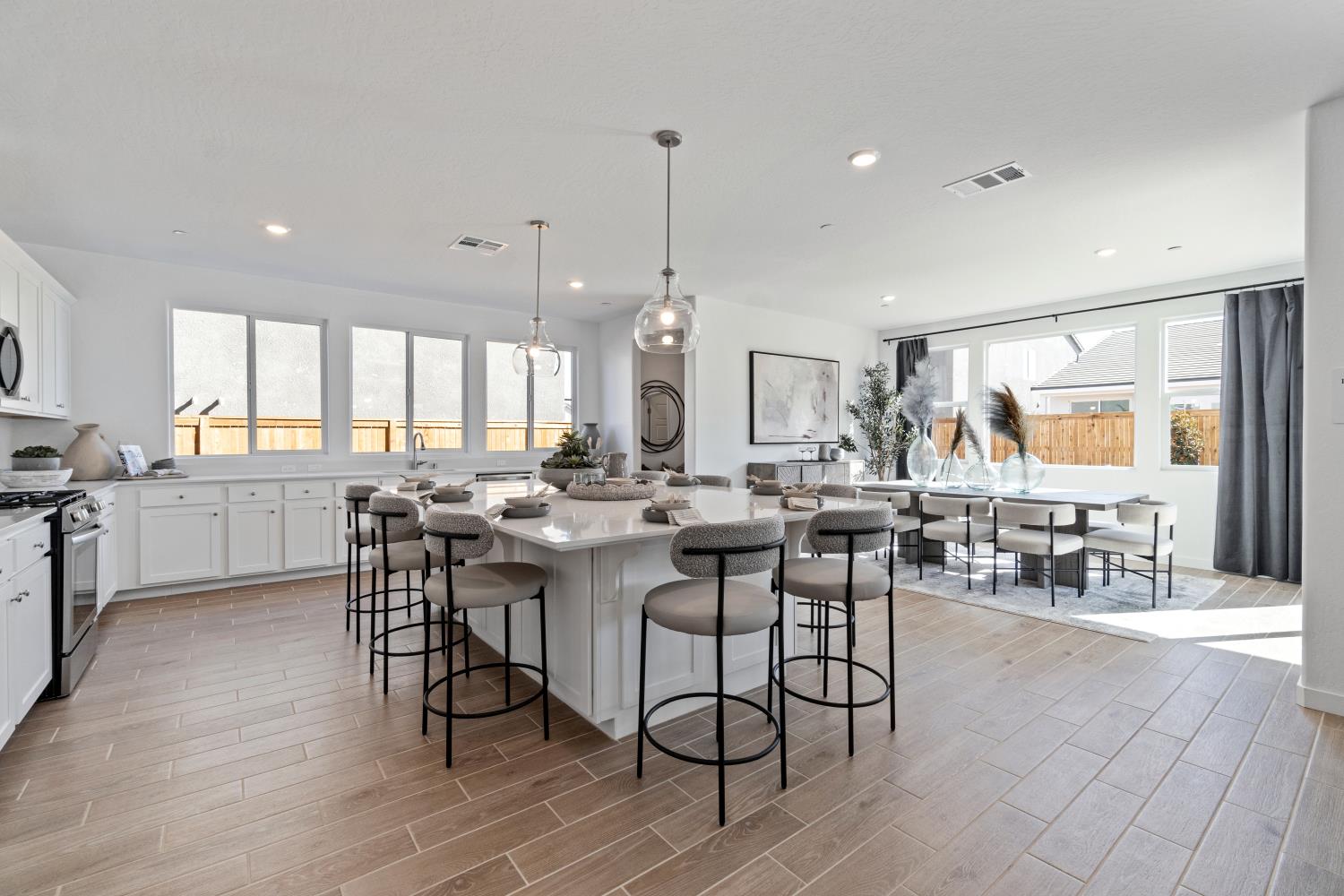 1046 Springtime Ave, Clovis, CA 93619