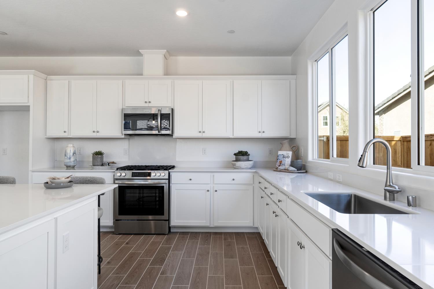 1046 Springtime Ave, Clovis, CA 93619