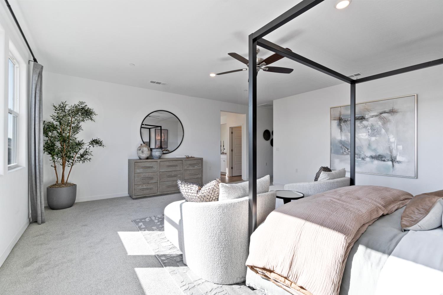 1046 Springtime Ave, Clovis, CA 93619