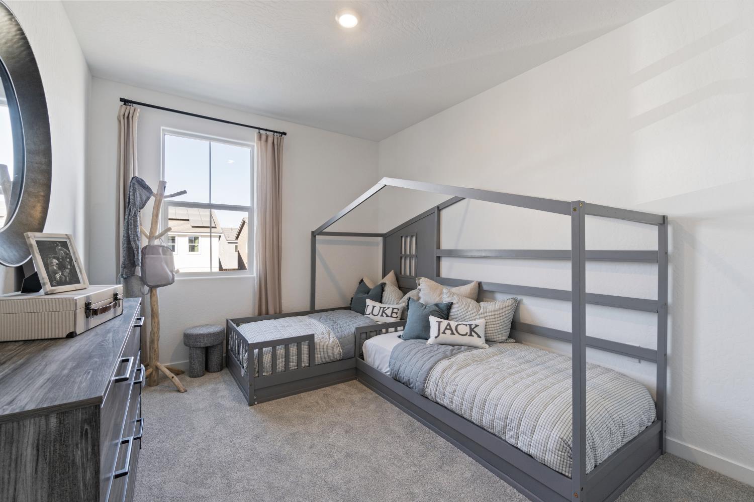 1046 Springtime Ave, Clovis, CA 93619