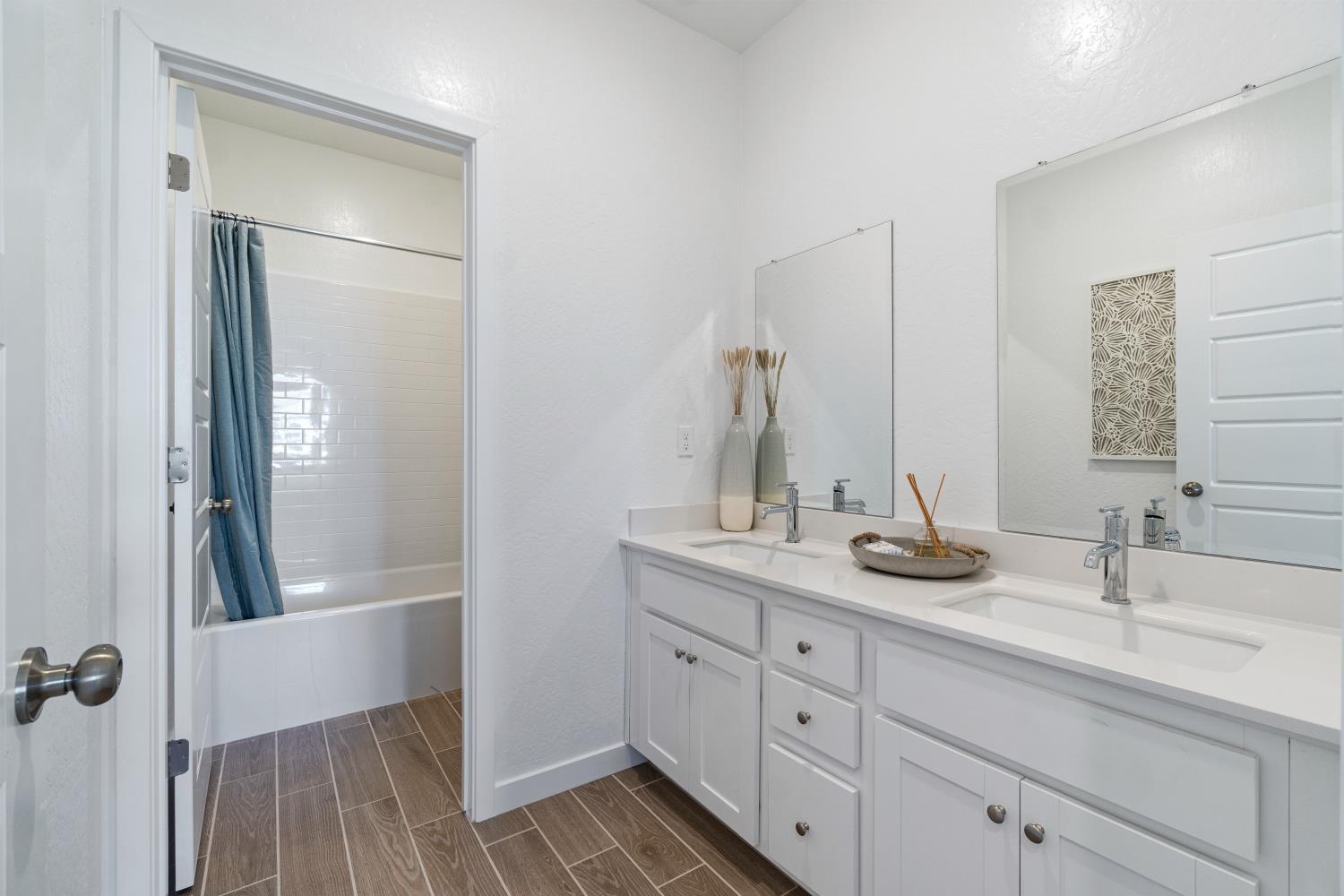 1046 Springtime Ave, Clovis, CA 93619