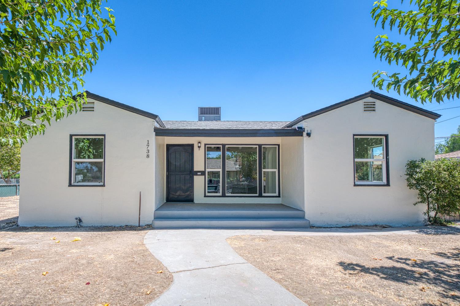 1738 N Angus St, Fresno, CA 93703
