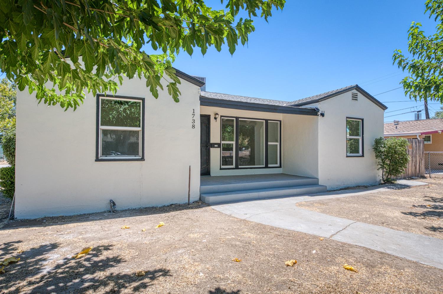 1738 N Angus St, Fresno, CA 93703