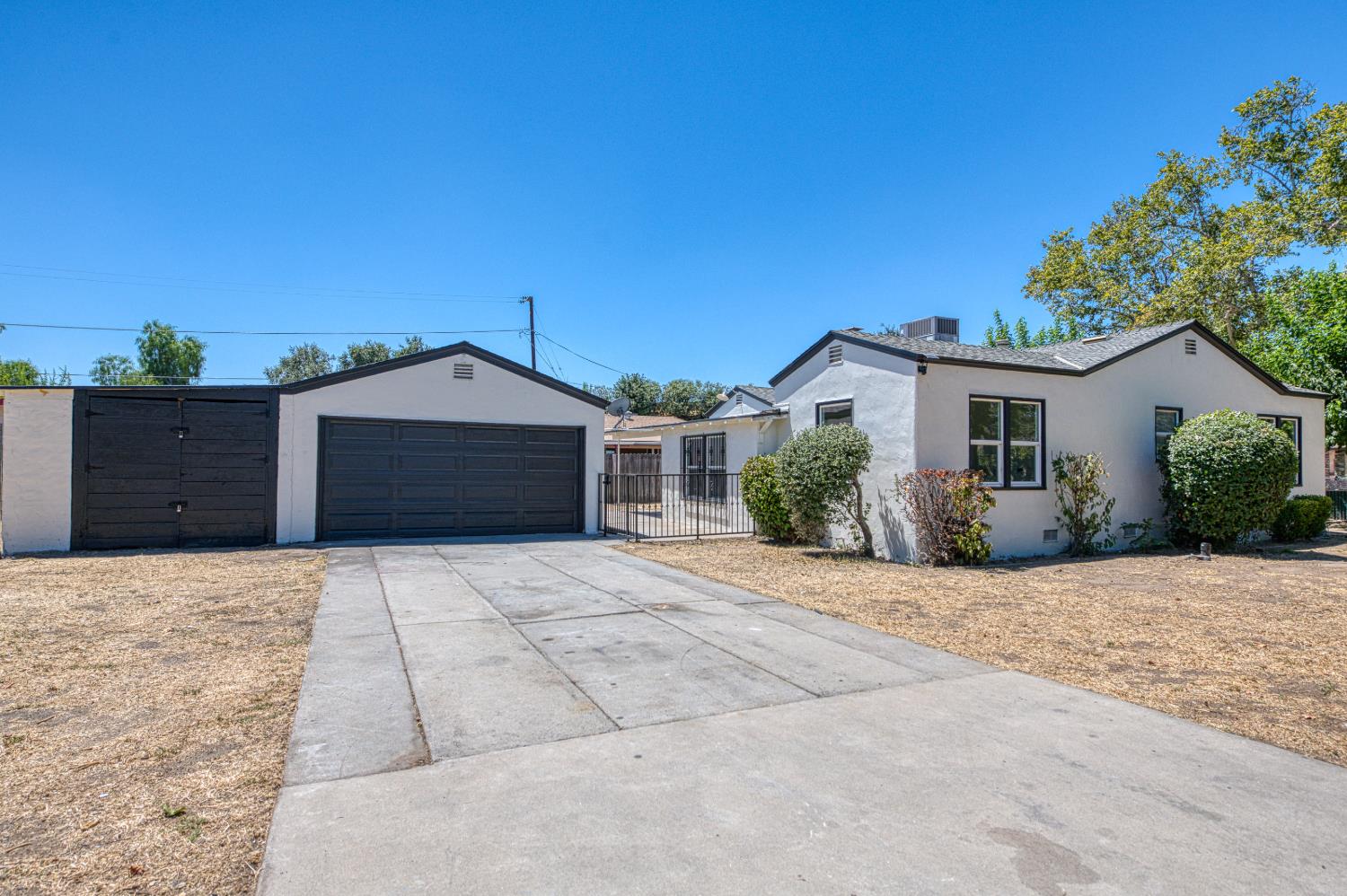 1738 N Angus St, Fresno, CA 93703