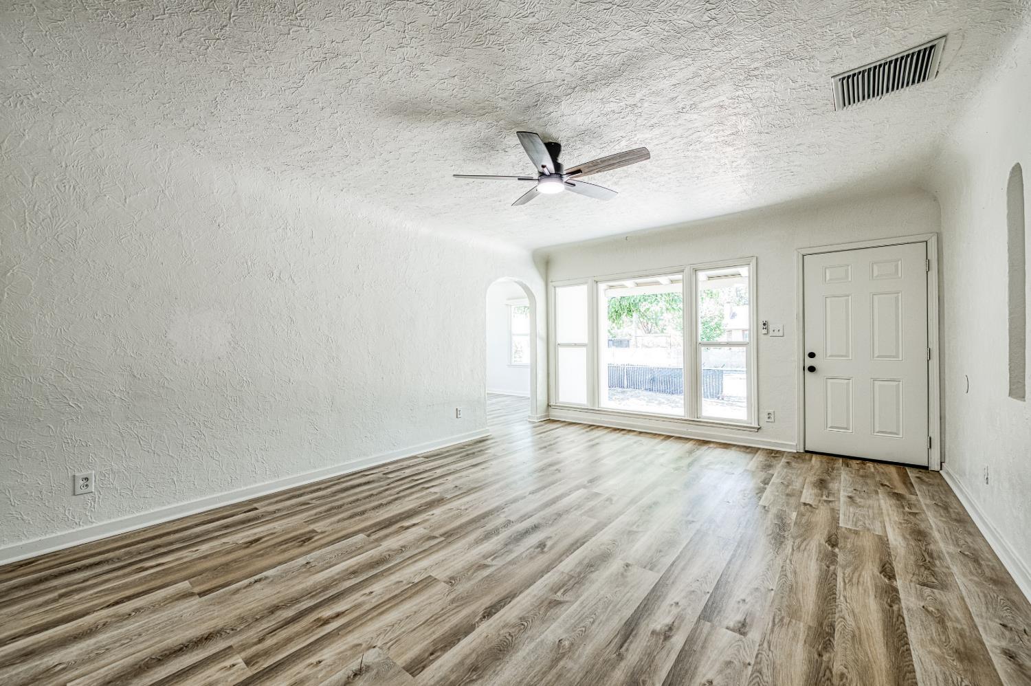 1738 N Angus St, Fresno, CA 93703
