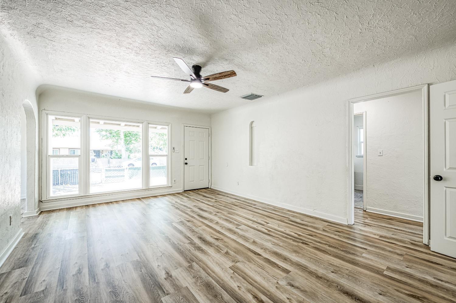 1738 N Angus St, Fresno, CA 93703