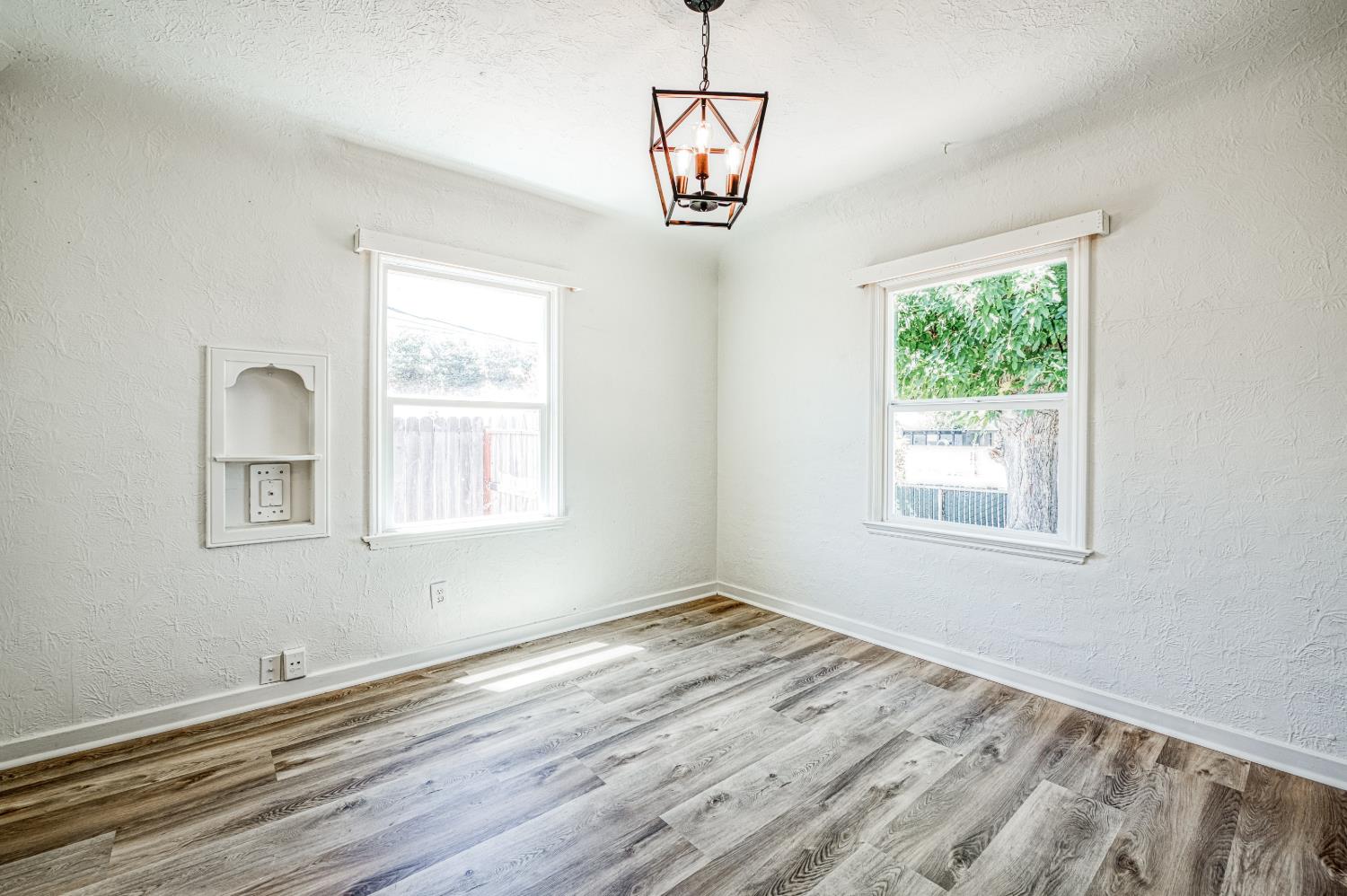 1738 N Angus St, Fresno, CA 93703
