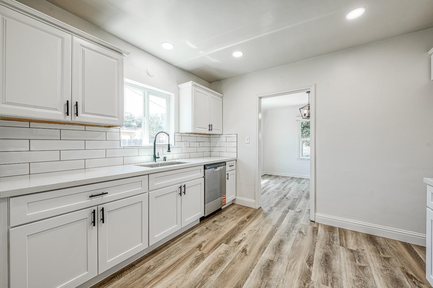 1738 N Angus St, Fresno, CA 93703