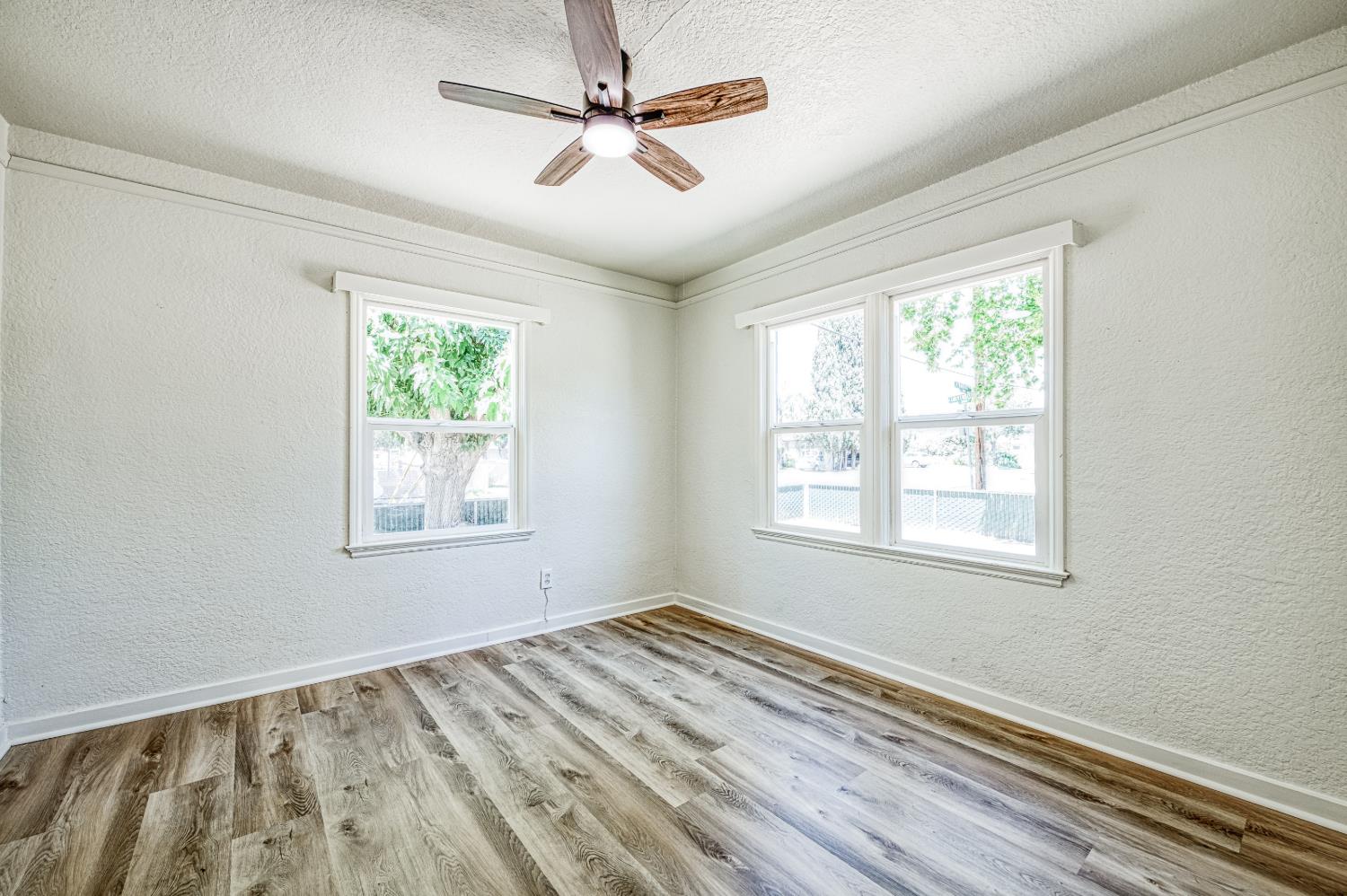 1738 N Angus St, Fresno, CA 93703
