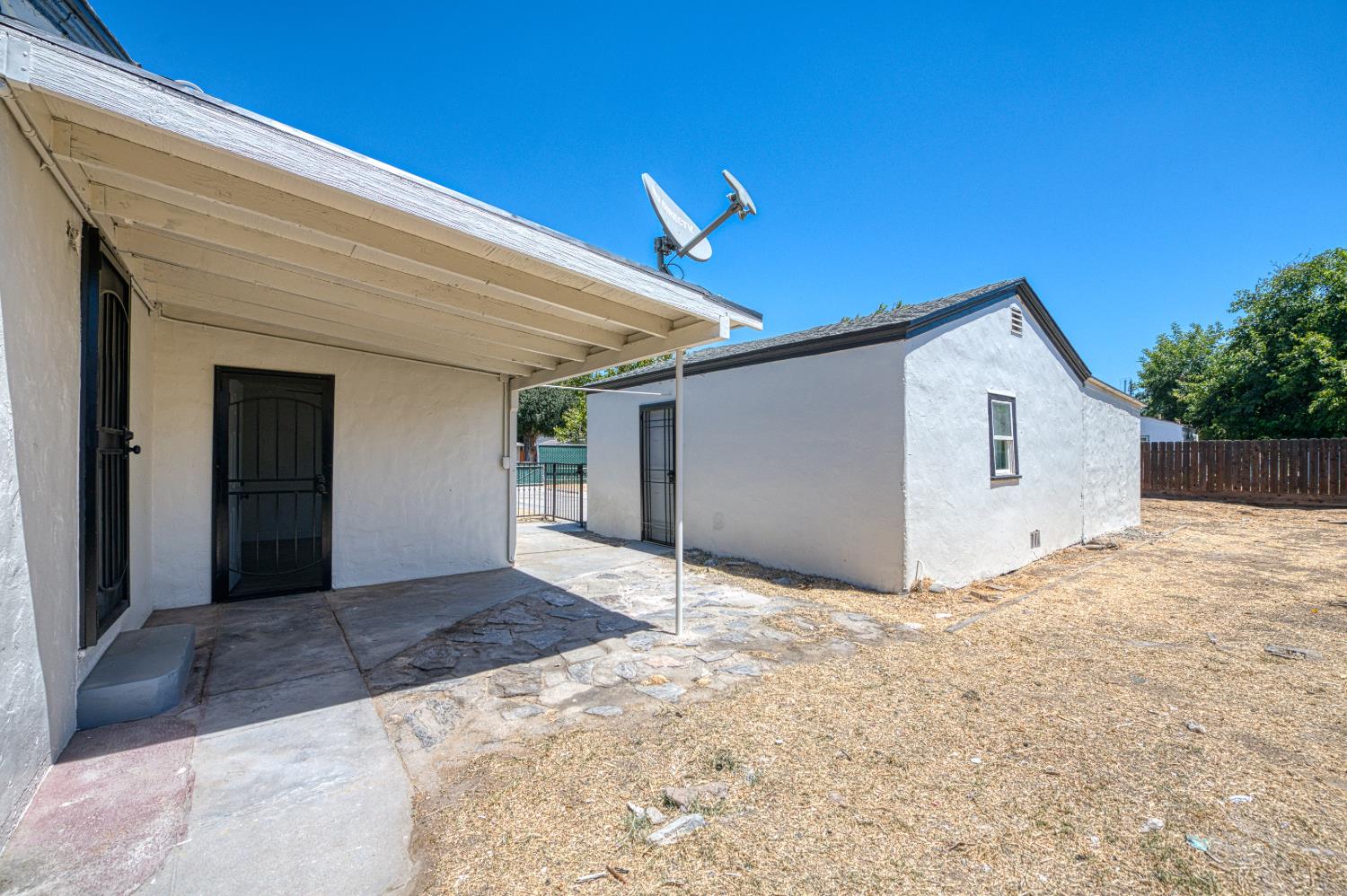1738 N Angus St, Fresno, CA 93703