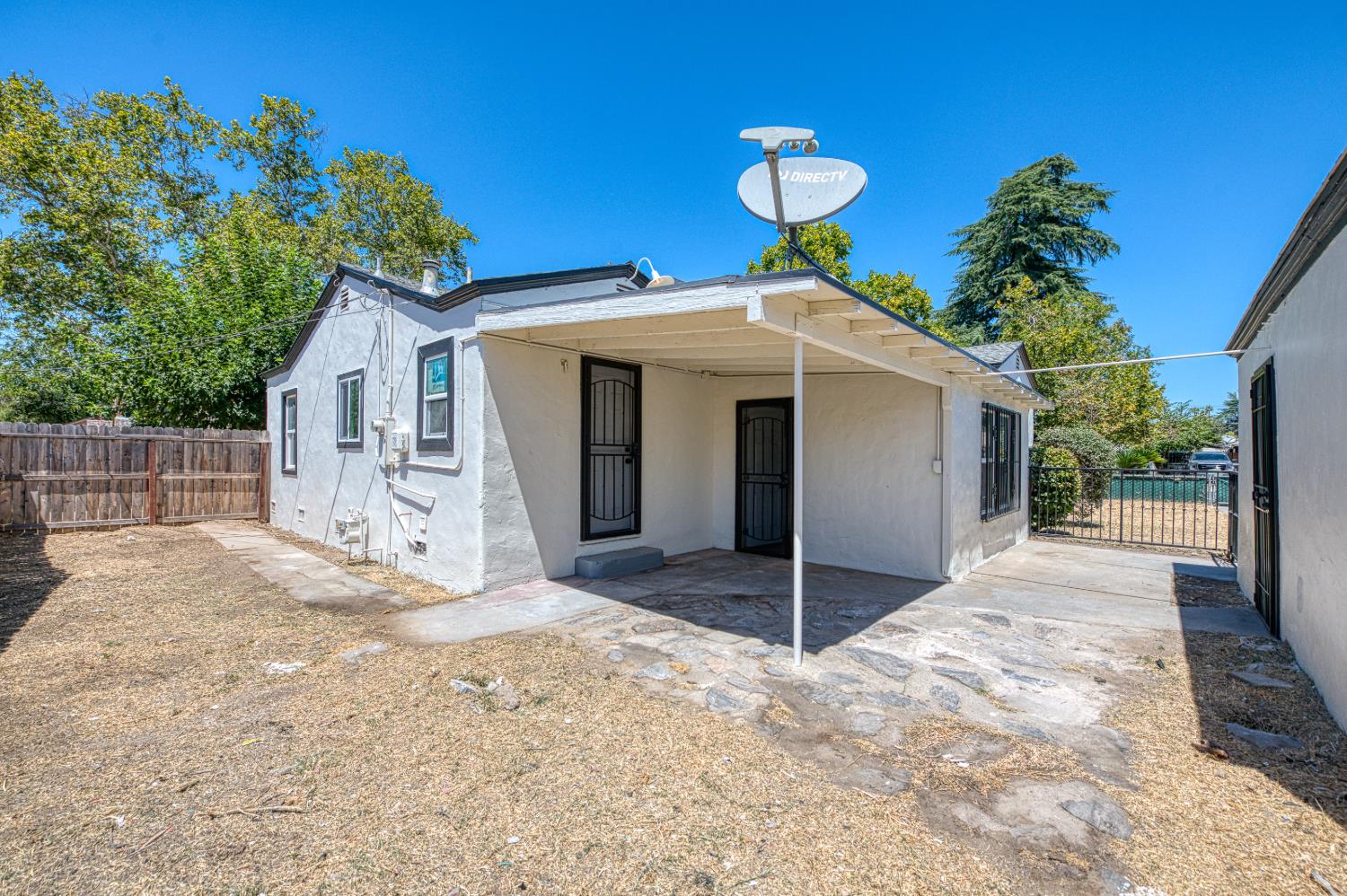 1738 N Angus St, Fresno, CA 93703