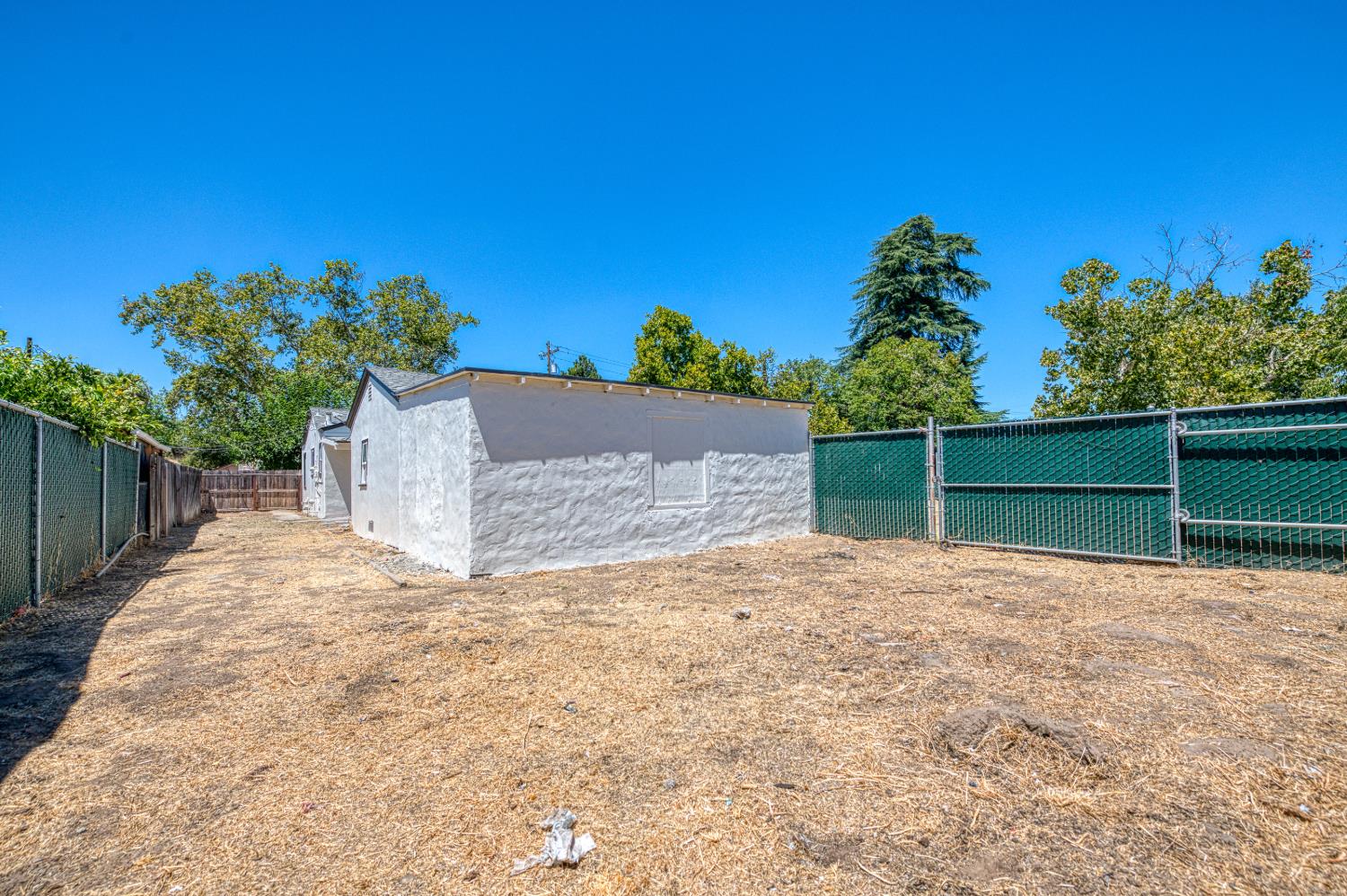1738 N Angus St, Fresno, CA 93703
