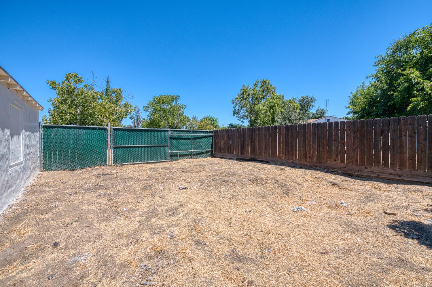 1738 N Angus St, Fresno, CA 93703