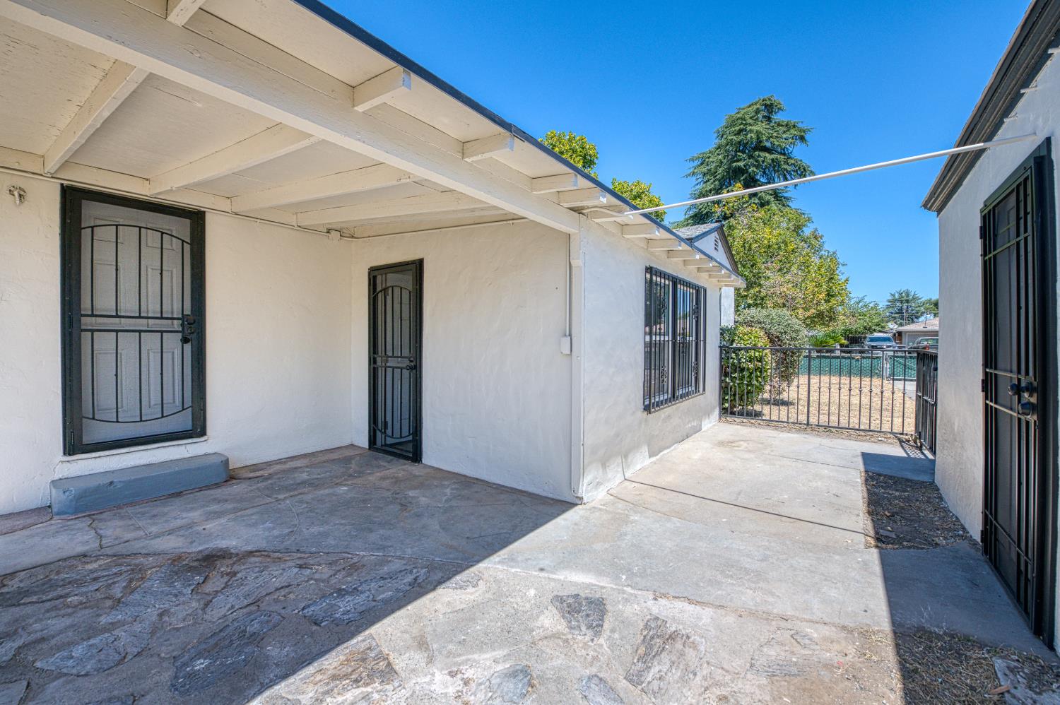 1738 N Angus St, Fresno, CA 93703