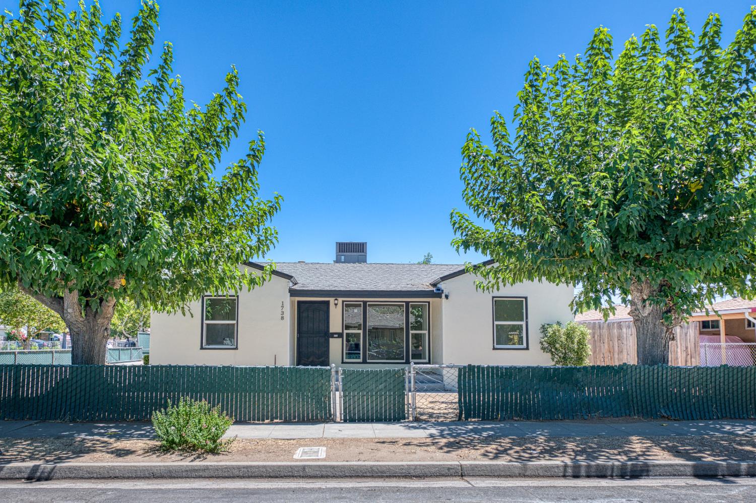 1738 N Angus St, Fresno, CA 93703