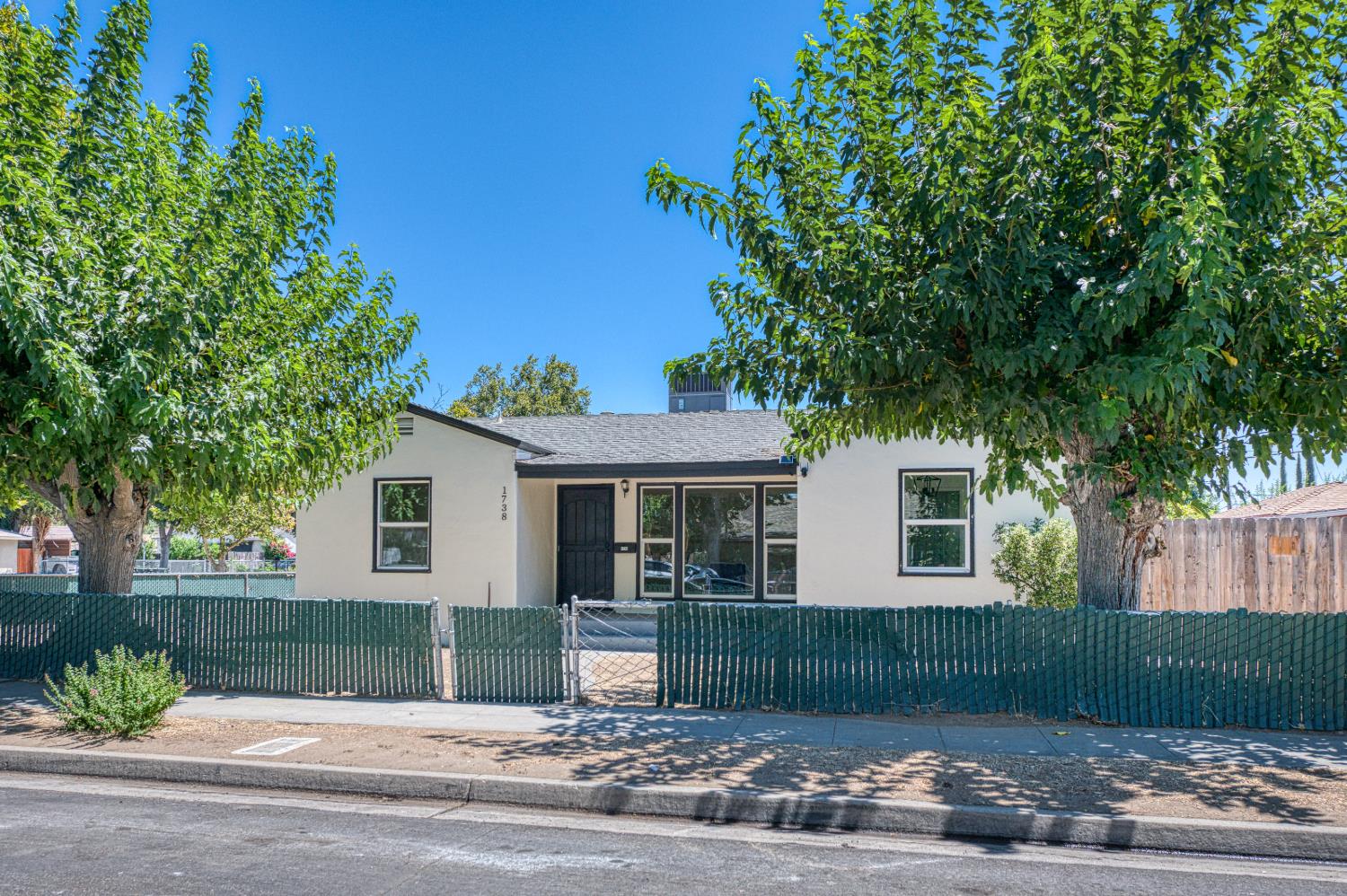 1738 N Angus St, Fresno, CA 93703