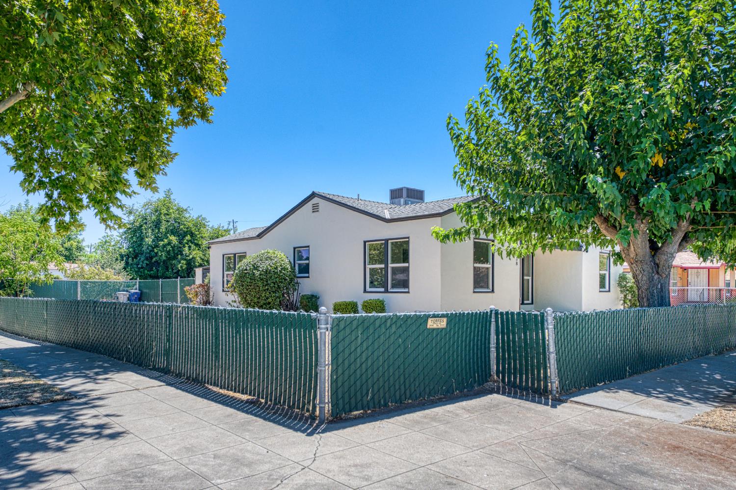 1738 N Angus St, Fresno, CA 93703