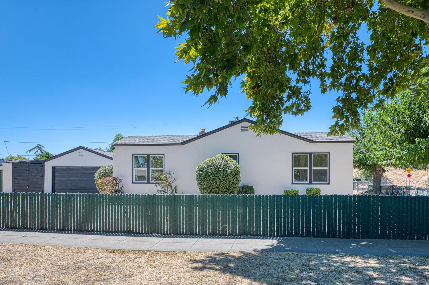 1738 N Angus St, Fresno, CA 93703