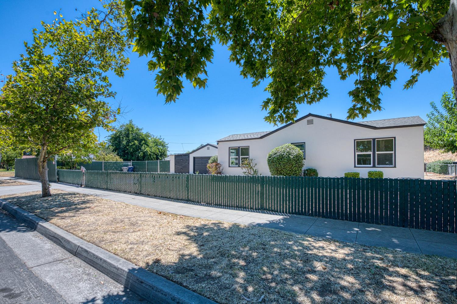 1738 N Angus St, Fresno, CA 93703